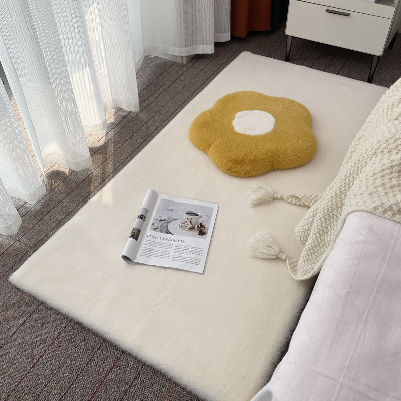 Faux Rabbit Fur Carpet (Off-White)